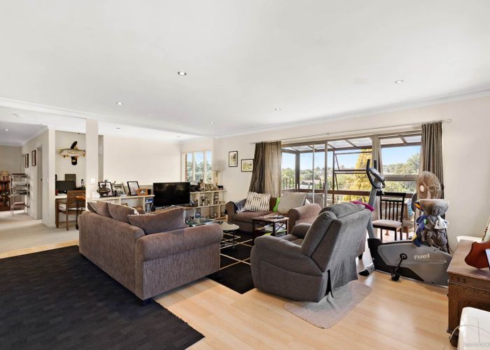  at 323 Beach Road, Campbells Bay, Auckland
