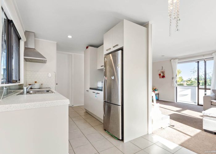  at 15 Kayle Glen, West Harbour, Waitakere City, Auckland