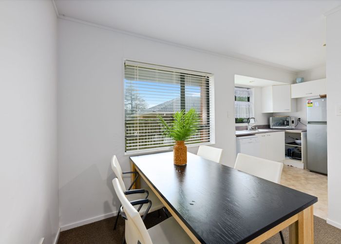 at 32 Legacy Drive, Henderson, Auckland