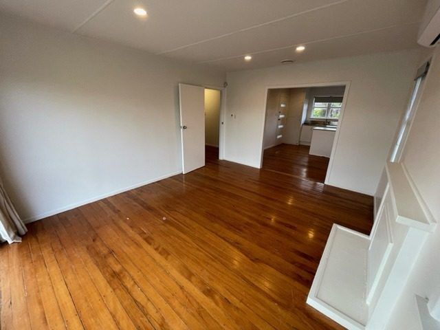  at 5 Glen Marine Parade, Glendene, Waitakere City, Auckland