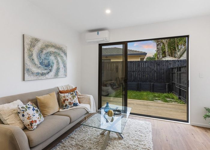  at 2/101 Botany Road, Botany Downs, Manukau City, Auckland