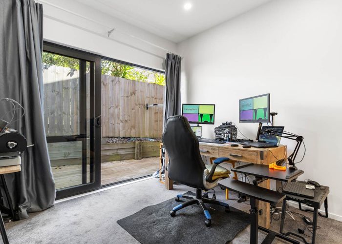  at 8A Tahinga Street, Northcote, North Shore City, Auckland