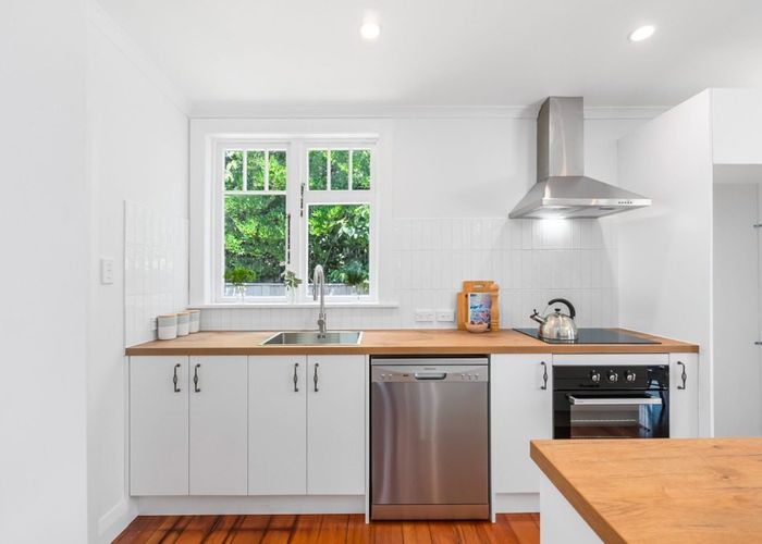  at 1-2/6 Pohutukawa Street, Woburn, Lower Hutt