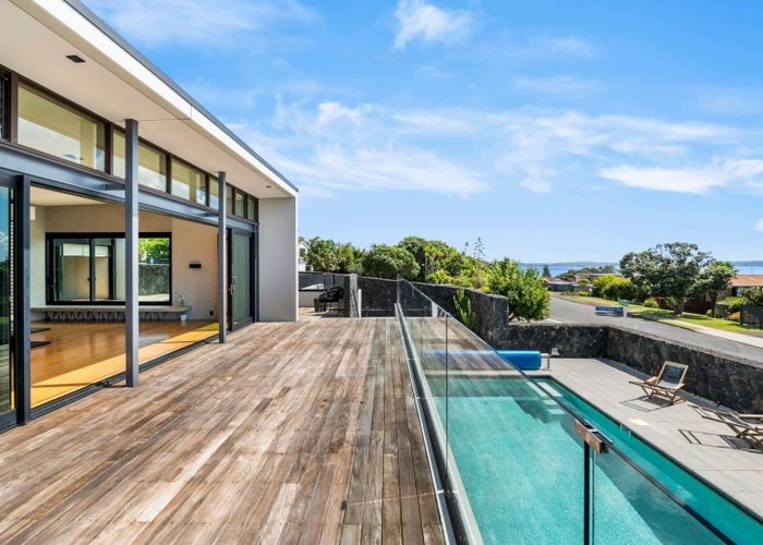  at 51 Pacific Parade, Army Bay, Whangaparaoa