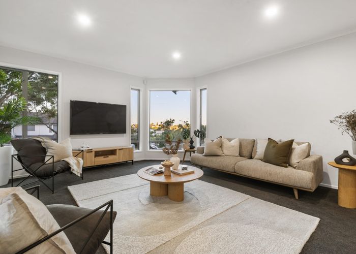  at 18 Greenleaf Way, Northcross, Auckland