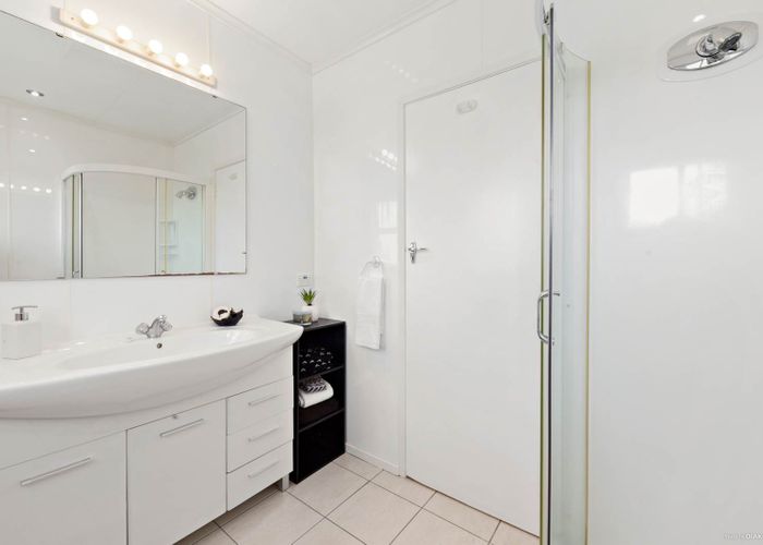  at 2/7 Knightsbridge Drive, Forrest Hill, Auckland