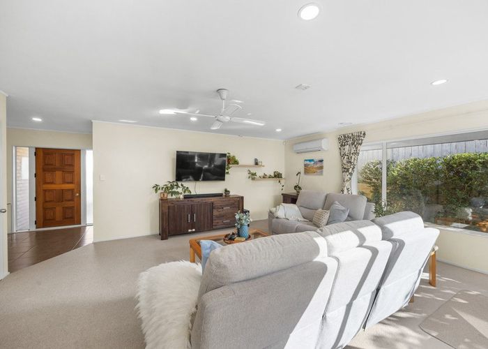  at 2/12 Pat O'Connor Place, Manurewa, Auckland