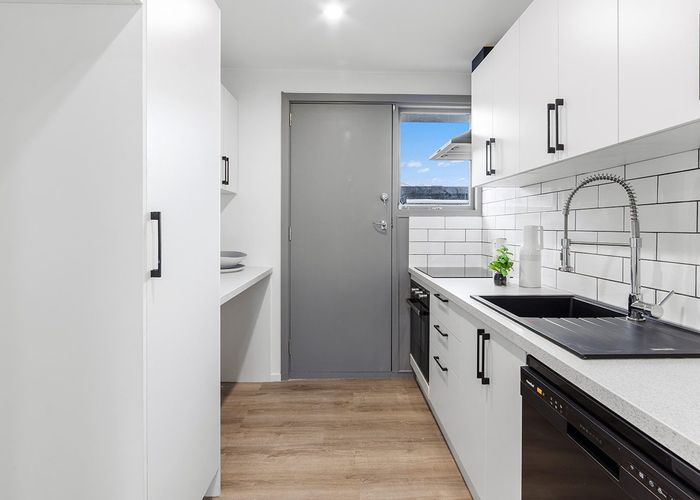  at 2/560 Hereford Street, Linwood, Christchurch City, Canterbury