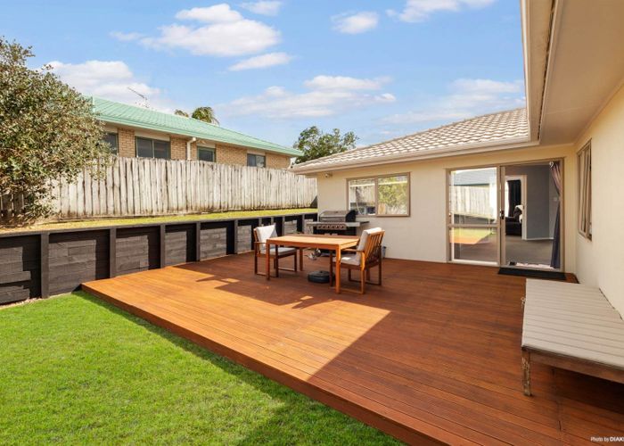  at 32 Broadfield Street, Massey, Waitakere City, Auckland