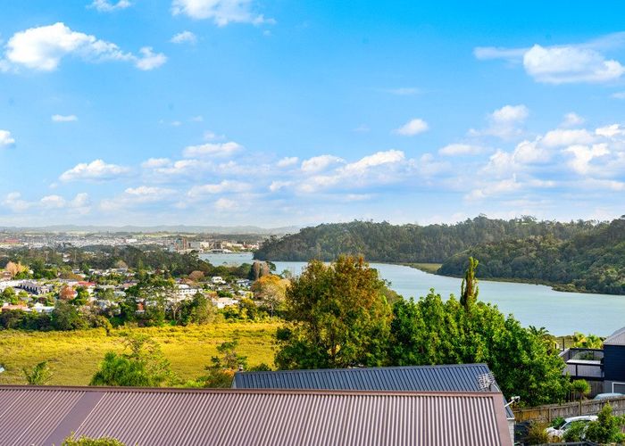  at 7 Arcadia Crescent, Glenfield, North Shore City, Auckland