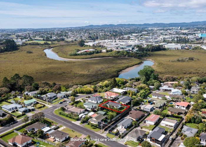  at 2/121 Matipo Road, Te Atatu Peninsula, Auckland