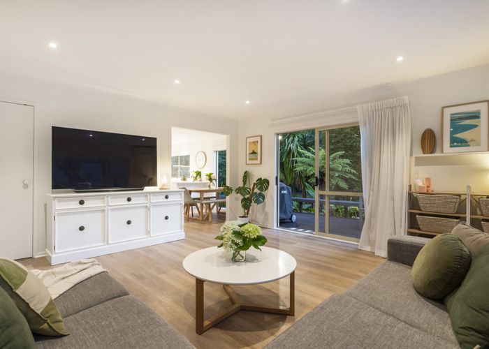 at 2/96 Beach Road, Castor Bay, Auckland
