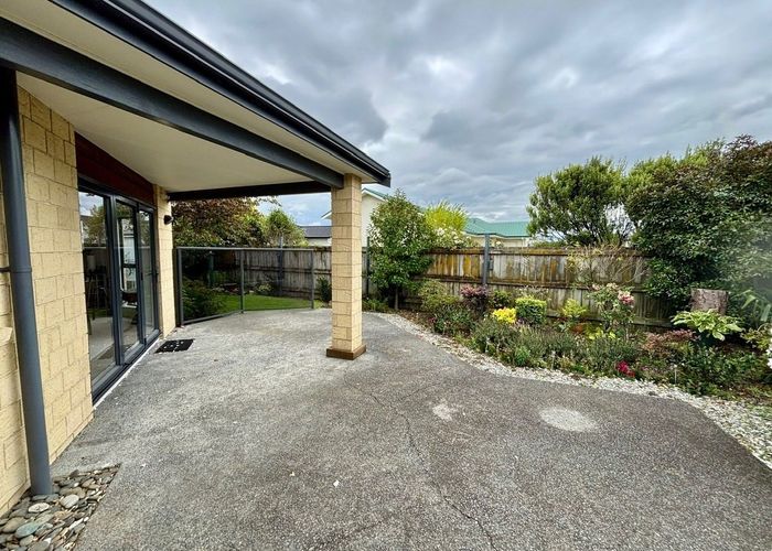  at 219 Frimley Oaks, Frimley, Hastings
