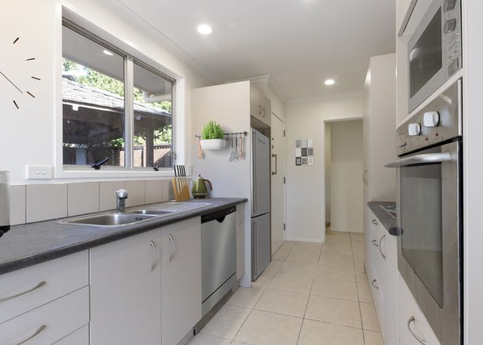  at 5 Vari Place, Bayview, Auckland