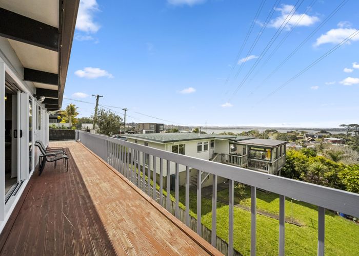  at 17 Hoskins Avenue, Hillsborough, Auckland City, Auckland