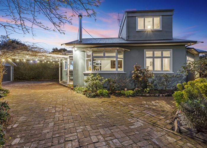  at 144 Esplanade, Sumner, Christchurch