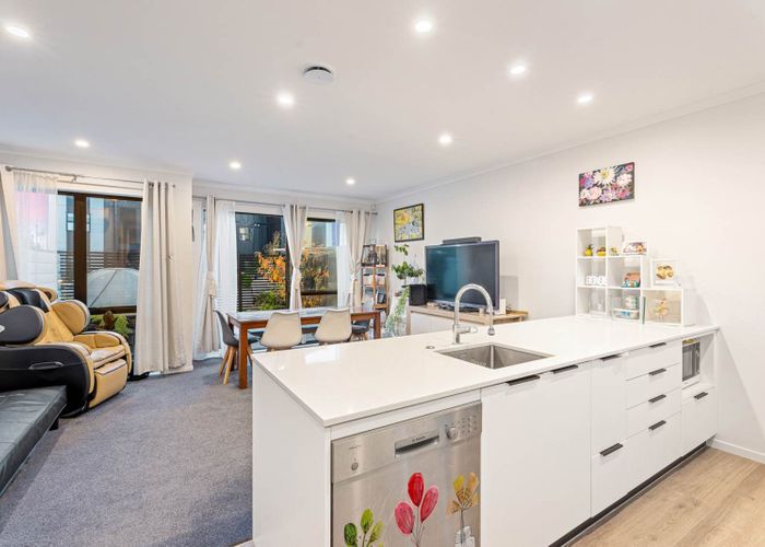  at 6 Shortfin Place, Flat Bush, Manukau City, Auckland