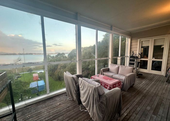  at 2/85 Princes Street, Northcote Point, North Shore City, Auckland