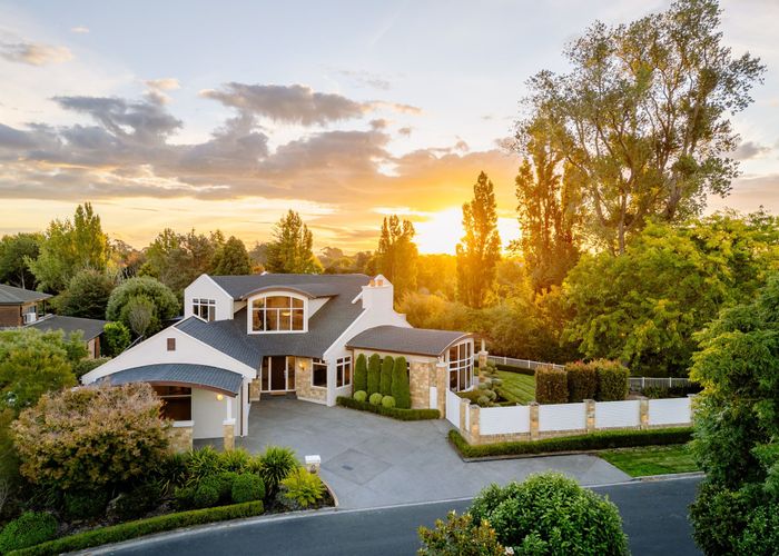  at 5 Ashmore Court, Huntington, Hamilton