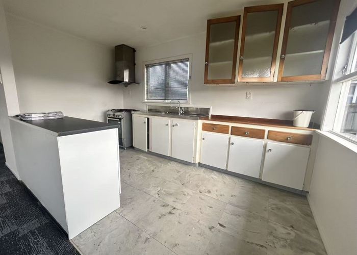  at 15 La Rosa Street, Green Bay, Waitakere City, Auckland
