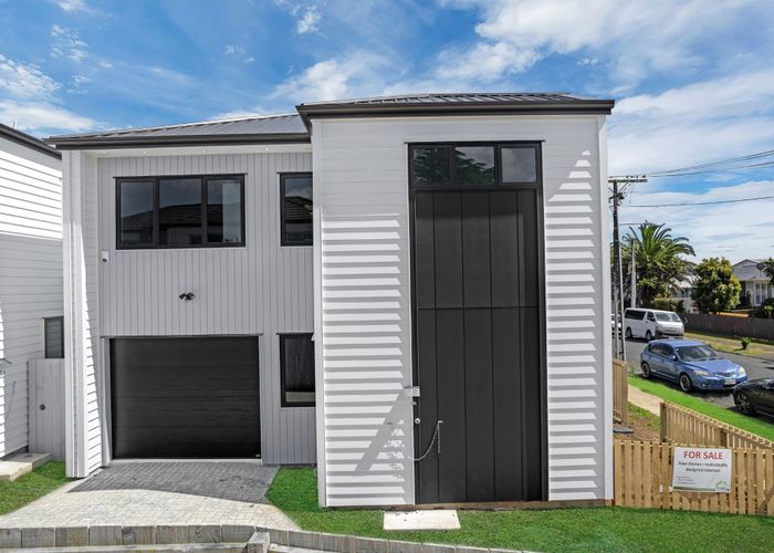  at 8A Gardiner Grove, Mangere East, Manukau City, Auckland