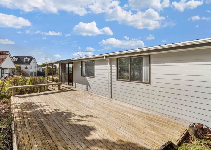  at 6 Remus Place, Totara Vale, Auckland