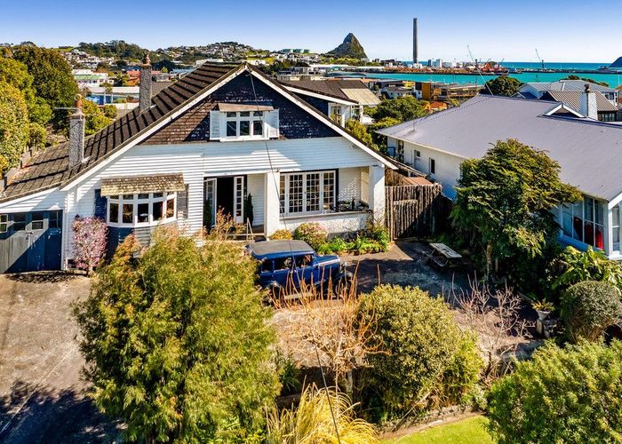  at 4 Kitchener Terrace, Moturoa, New Plymouth, Taranaki