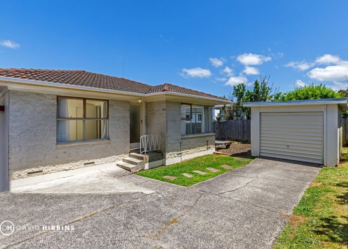  at 2/16 Mannering Place, Hillcrest, North Shore City, Auckland