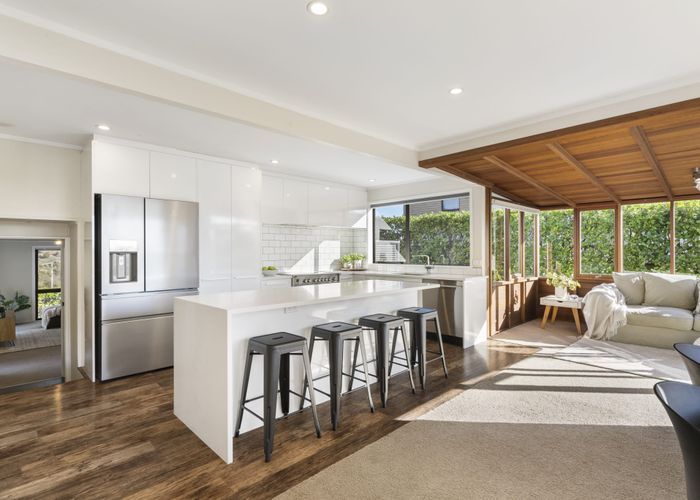  at 10 Onetaunga Road, Chatswood, Auckland