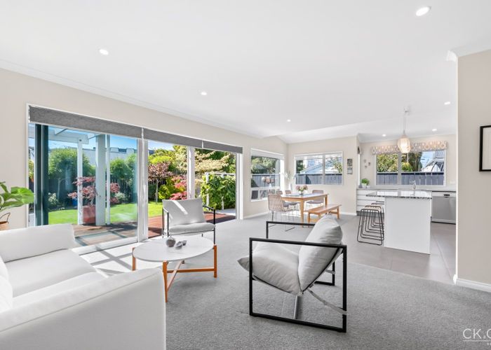  at 8D Glen Iris Grove, Woburn, Lower Hutt