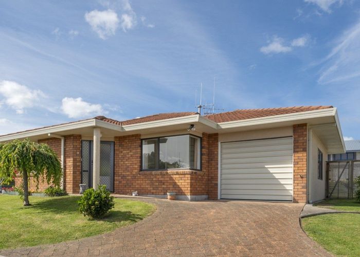  at 32 Racecourse Way, Gate Pa, Tauranga