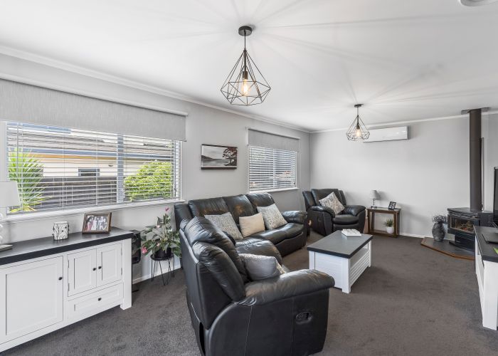  at 61 Robbies Road, Shelly Park, Auckland