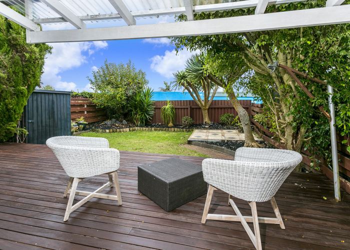  at 2/4 Coronation Road, Glenfield, Auckland
