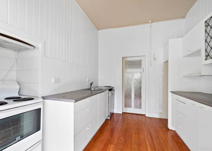  at 16 Lake Road, Devonport, Auckland