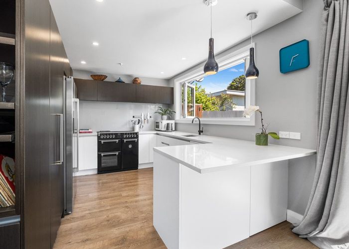  at 8 Whitfield Street, Sumner, Christchurch City, Canterbury