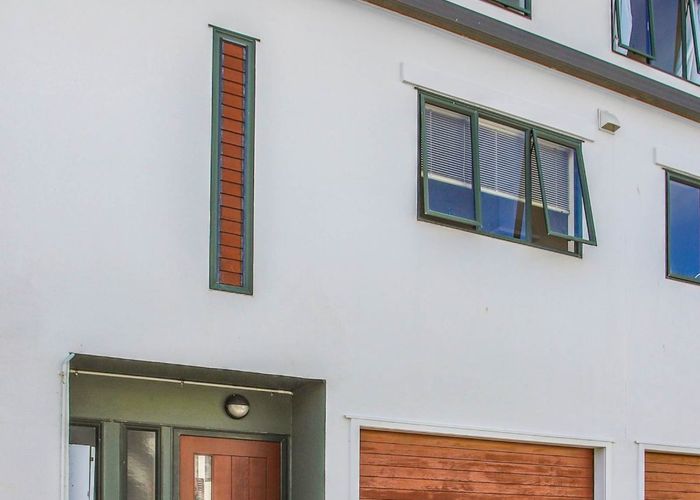  at 5/12 Ambrico Place, New Lynn, Waitakere City, Auckland