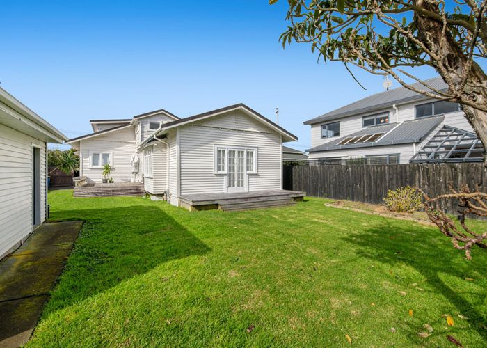  at 24  Sulphur Beach Road, Northcote Point, North Shore City, Auckland