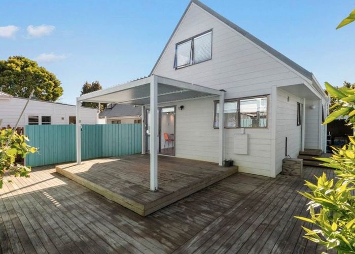  at 2/2 Blockhouse Bay Road, Avondale, Auckland