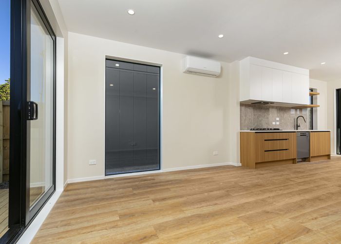  at 2/18 Scott Road, Hobsonville, Waitakere City, Auckland