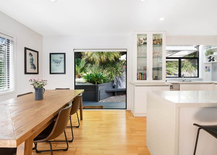  at 2/8 Heatherleigh Rise, Northcross, North Shore City, Auckland