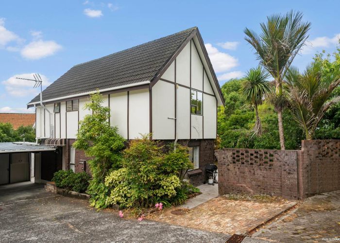  at 2/40 Waiau Street, Torbay, Auckland