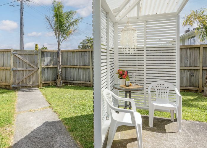  at 1/120 Woodglen Road, Glen Eden, Auckland