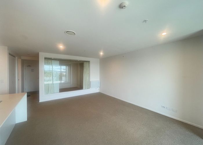 at 204/6 Waikumete Road, Glen Eden, Auckland