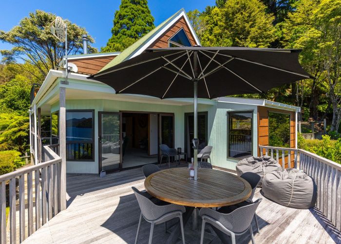  at 2069 Queen Charlotte Drive, Picton