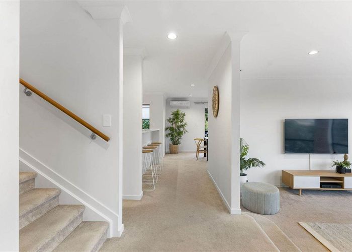  at 31 Trotting Terrace, Fairview Heights, North Shore City, Auckland