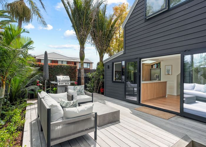  at 2/220 Point Chevalier Road, Point Chevalier, Auckland City, Auckland
