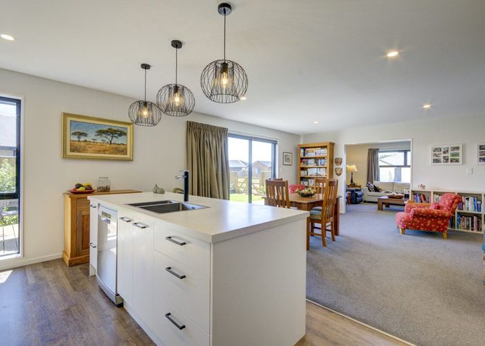  at 37 Claremont Crescent, Amberley, Amberley