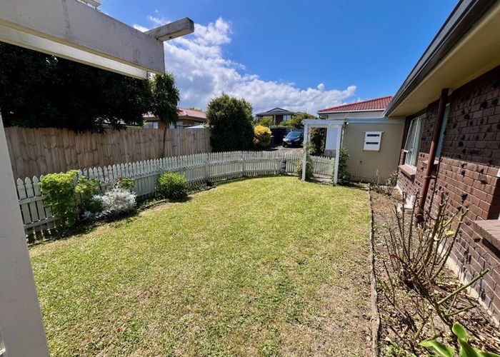  at 1/11 Ciprian Place, Henderson, Waitakere City, Auckland