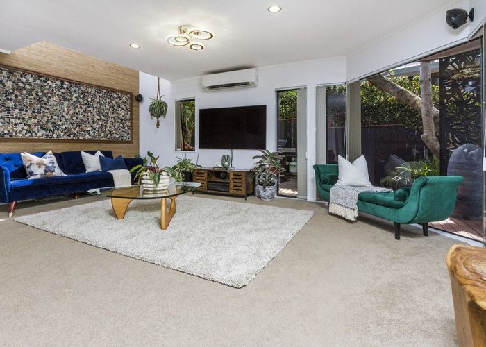  at 1/20 Kiteroa Terrace, Rothesay Bay, Auckland