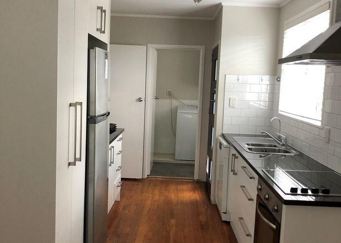  at 30  Convair Crescent, Mangere, Manukau City, Auckland
